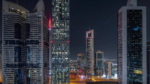 파노라마는 Dubai International Financial District 사진을 조명을 빌딩의 시간대를 보여준다 — 스톡 사진