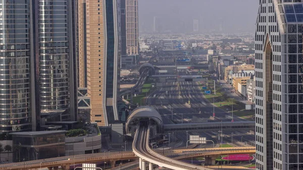 Upptagen Sheikh Zayed Road Antenn Tunnelbana Järnväg Och Moderna Skyskrapor — Stockfoto