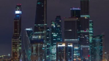 Moskova Uluslararası İş Merkezi Moskova şehir timelapse geceleri. Kentsel peyzaj metropolis gece gökdelenler hava çatı Manzaralı