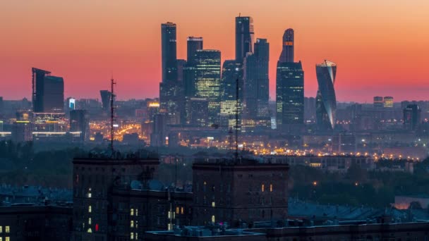Şehirden Geceye Geçiş Zamanları Konut Binaları Park Alanları Uzaktaki Moskova — Stok video
