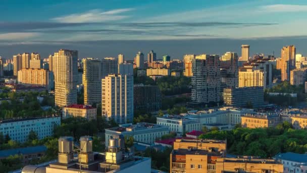 Moskova Şafak Vakti Sarı Güneş Altında Taş Ormanında Hayat Erkenden — Stok video