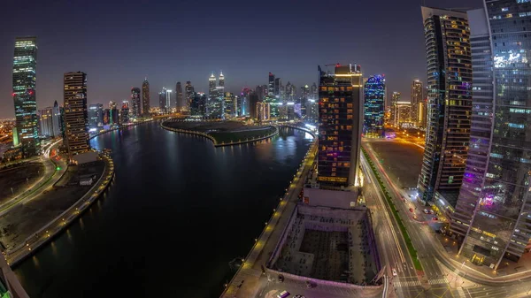 Dubai Körfezi Ndeki Gökdelenlerden Oluşan Şehir Manzarası Günbegün Kanalından Geceye — Stok fotoğraf