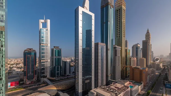 Légi Kilátás Dubai Nemzetközi Pénzügyi Körzet Nap Tükröződik Felhőkarcolók Napkeltekor — Stock Fotó