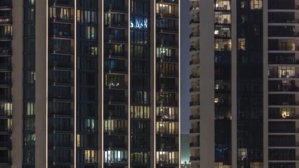 Luz Noite Quartos Torres Arranha Céus Blocos Altos Apartamentos Com — Vídeo de Stock