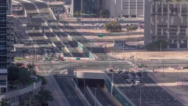 Widok Lotu Ptaka Ruchliwe Skrzyżowanie Dróg Skrzyżowania Dróg Dubaju Nowoczesny — Wideo stockowe