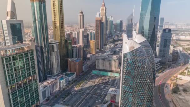 스카이 라인에는 아랍에미리트 항공의 세이크 자이드 Sheikh Zaded Road 건물들이 — 비디오