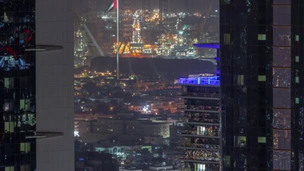Αεροφωτογραφία Μεταξύ Δύο Ουρανοξύστες Πολυκατοικίες Και Βίλες Στην Πόλη Ντουμπάι — Αρχείο Βίντεο