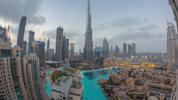 Wolkenkrabbers Stijgen Boven Dubai Centrum Van Dag Tot Nacht Overgang — Stockfoto