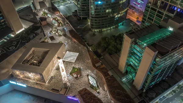 Tüm Gece Boyunca Cami Antenli Dubai Uluslararası Finans Merkezi Gökdelenleri — Stok fotoğraf