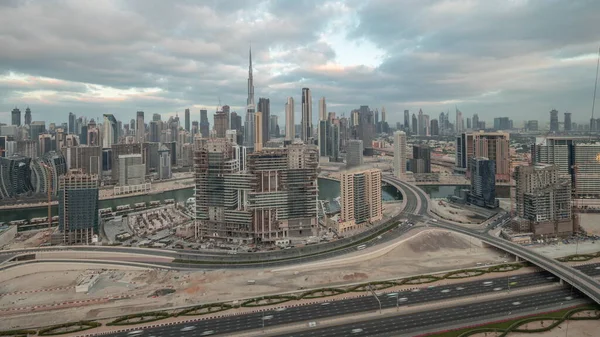 Skyline Panorámico Dubai Con Bahía Negocios Centro Distrito Noche Día —  Fotos de Stock
