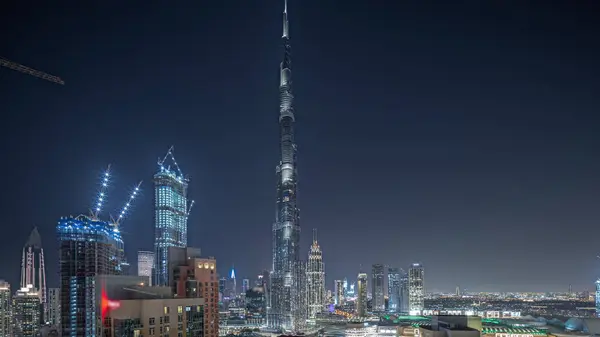 Πανόραμα Δείχνει Εναέρια Νύχτα Cityscape Φωτισμένη Αρχιτεκτονική Του Ντουμπάι Στο — Φωτογραφία Αρχείου