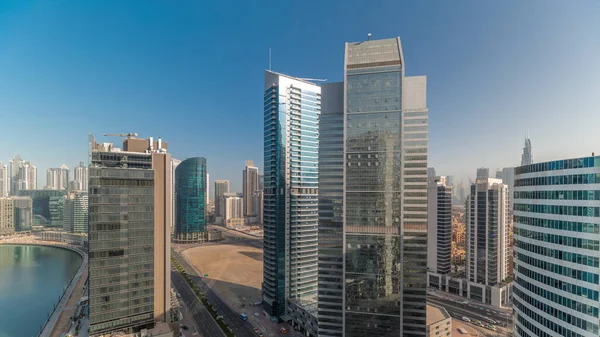 Stadtbild Von Gläsernen Wolkenkratzern Mit Sonnenreflexen Der Dubai Business Bay — Stockfoto