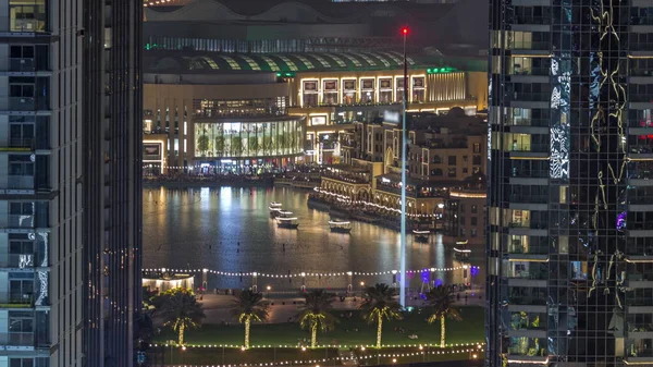 Luftaufnahme Des Dubai Brunnens Der Innenstadt Mit Palmen Und Flagge — Stockfoto