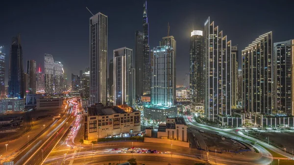 Letecký Pohled Dubaj Downtown Panorama Obklopen Mnoha Osvětlených Věží Noční — Stock fotografie