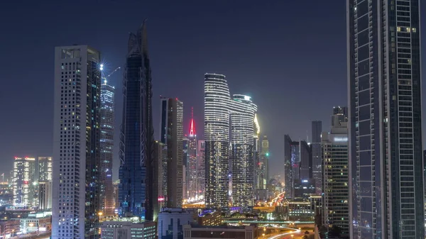 Futuristische Torens Verlichte Wolkenkrabbers Met Verkeer Straten Dubai Downtown Financiële — Stockfoto