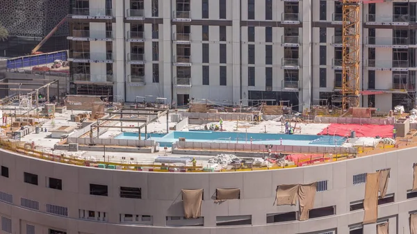 Schwimmbad Baustelle Endstadium Auf Dem Dach Des Parkhauses Mit Vielen — Stockfoto