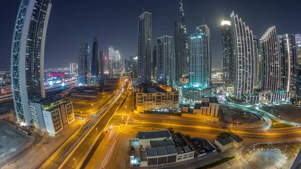 Dubai Şehir Merkezinin Gökyüzü Manzarası Gece Vakti Aydınlatma Kuleleri Var — Stok fotoğraf