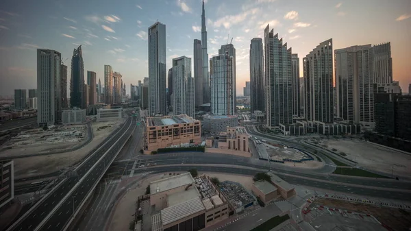 Gün Doğumunda Dubai Şehir Merkezinin Gökyüzü Görüntüsü Birçok Zaman Kulesi — Stok fotoğraf