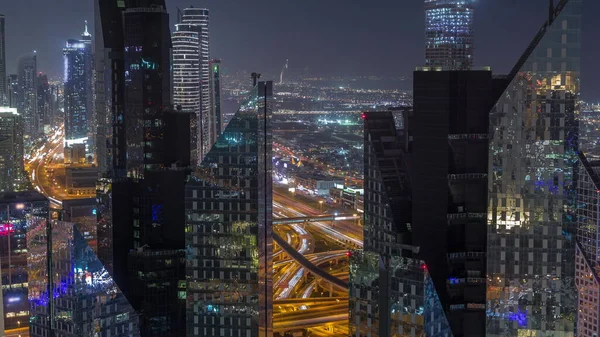 Légi Kilátás Felülről Egy Nagy Forgalmas Közúti Csomópont Mögött Felhőkarcolók — Stock Fotó