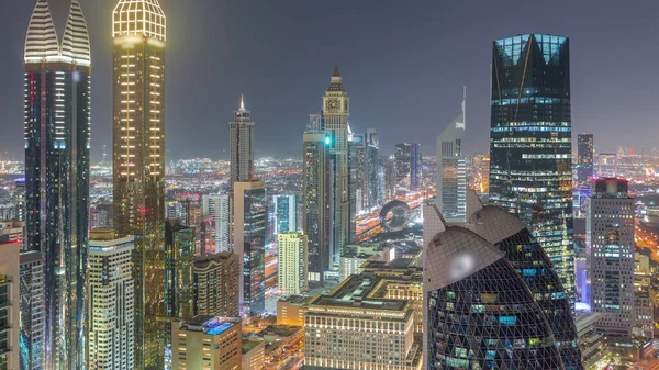 位于迪拜谢赫扎耶德路的高楼大厦的天际线景观 从上往下照亮的国际金融中心摩天大楼 — 图库照片