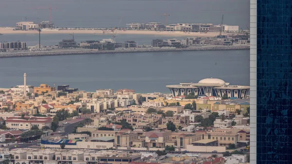 Aerial Näkymä Kerrostaloja Huviloita Dubaissa Lähellä Keskustaa Timelapse Rakennukset Rakenteilla — kuvapankkivalokuva