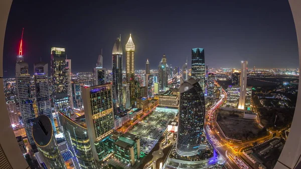 迪拜谢赫扎耶德路高楼大厦的天际线全景空中夜间经过 阿联酋 国际金融中心从上往下的摩天大楼和塔楼 — 图库照片