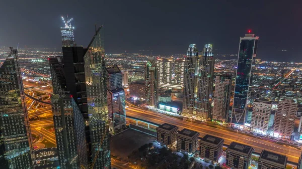Korkeat Rakennukset Sheikh Zayed Road Dubaissa Antenni Koko Yön Timelapse — kuvapankkivalokuva