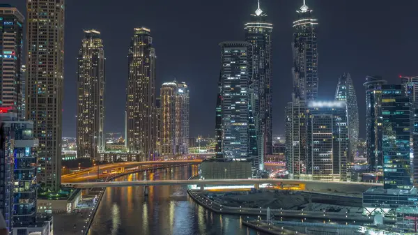 Cityscape Com Arranha Céus Iluminados Dubai Business Bay Canal Água — Fotografia de Stock