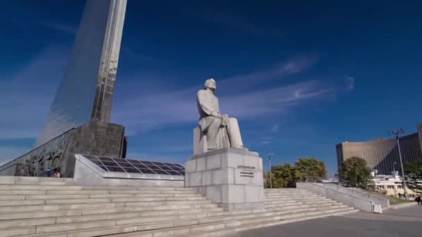 Statue Konstantin Tsiolkovsky Precursor Astronautics Moscow Russia Timelapse Hyperlapse Cosmonautics — Stockvideo