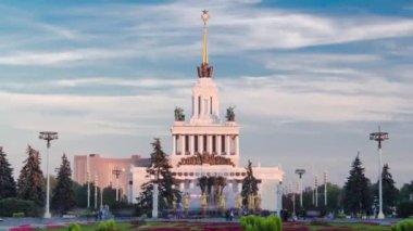 Golden fountain and main pavilion in the national exhibition center, Famous fountain of Friendship of Peoples timelapse hyperlapse, Moscow, Russia. Colorful sky before sunset