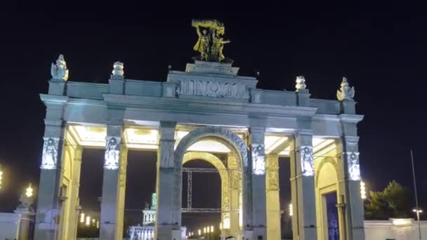 Illuminated Gate Columns Entrance All Russia Exhibition Centre Timelapse Hyperlapse — Stok video