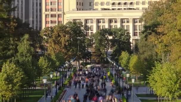 从上方俯瞰亚历克西斯花园的小巷 莫斯科克里姆林宫受欢迎的旅游地标 — 图库视频影像