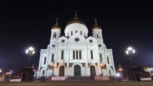 Majestátní Osvětlená Ortodoxní Katedrála Kristova Spasitele Soumraku Břehu Řeky Moskvy — Stock video