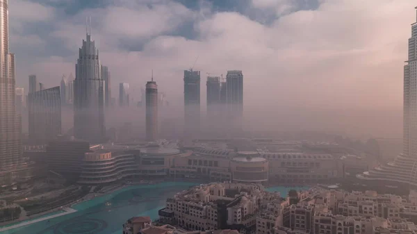 Утренний Туман Видом Воздуха Охватывал Район Дубайского Международного Финансового Центра — стоковое фото