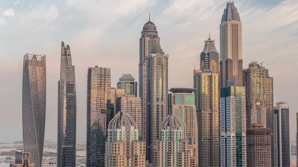Небоскрёбы Дубаи Марина Освещенными Высокими Жилыми Зданиями Ночь День Перехода — стоковое фото