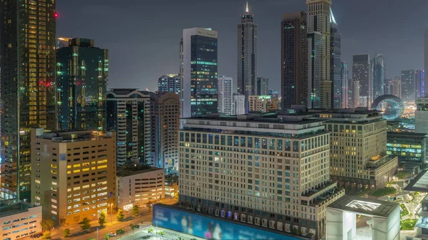 迪拜国际金融区通宵营业 商业办公大楼的空中景观 明亮的摩天大楼 灯灭了 — 图库照片