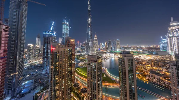 迪拜市中心全景全景 从天而降 空中高耸的摩天大楼 新塔楼及繁忙道路的建筑工地 交通繁忙 — 图库照片