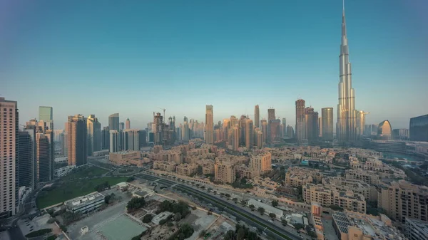 Dubai Downtown Odbiciem Słońca Najwyższego Drapacza Chmur Innych Wież Długim — Zdjęcie stockowe