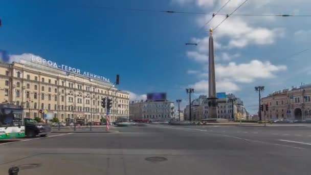 列宁格勒英雄市Vosstaniya Rebellion广场和方尖碑的时间流逝 圣彼得堡 俄罗斯 道路交叉口的交通情况 — 图库视频影像