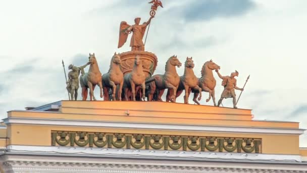 Chariot Fame Γλυπτική Ομάδα Στην Οροφή Του Αρχηγείου Αγία Πετρούπολη — Αρχείο Βίντεο