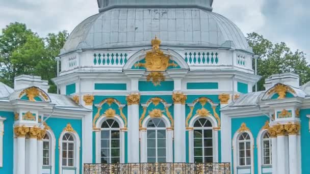 赫米蒂奇馆的时间过去了 俄罗斯圣彼得堡附近 色洛镇 凯瑟琳公园 一个风景如画的地方 多云的天空增添了气氛 — 图库视频影像