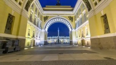 Genelkurmay Başkanlığı Alexander Sütununu Çerçeveleme Sütun Hızlandırması. St. Petersburg, Rusya 'da Akşam Manzarası