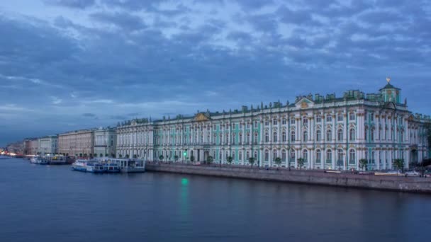 Μέρα Νύχτα Μετάβαση Του Χειμερινού Παλατιού Και Προβλήτα Στο Παλάτι — Αρχείο Βίντεο