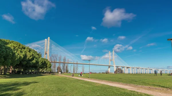 Vasco Gama Bridge Timelapse Hyperlapse Green Lawn Trees Cable Stayed — Zdjęcie stockowe