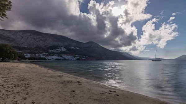 Panorama Ukazująca Powietrzny Timelapse Amorgos Góry Chmurami Błękitnym Niebie Tradycyjna — Zdjęcie stockowe
