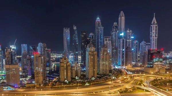 Небоскрёбы Dubai Marina Освещёнными Высокими Жилыми Зданиями Течение Ночного Времени — стоковое фото