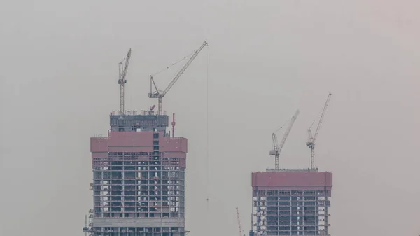 Grúas Que Trabajan Obras Modernas Sitio Restricción Los Nuevos Rascacielos — Foto de Stock