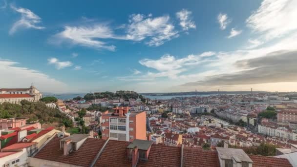 Мбаппе Показывает Знаменитую Воздушную Панораму Лисбона Смотровой Площадки Miradouro Senhora — стоковое видео