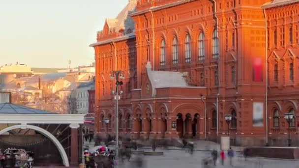 サンセットは1812年の愛国戦争博物館を照らします ロシア モスコの赤い広場でハイパーラプスティメラプス — ストック動画