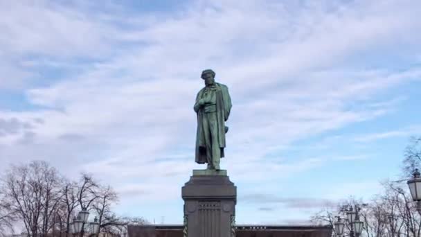 Puşkin Meydanı Nda Rus Şair Alexander Puşkin Anıtı Nın Kış — Stok video